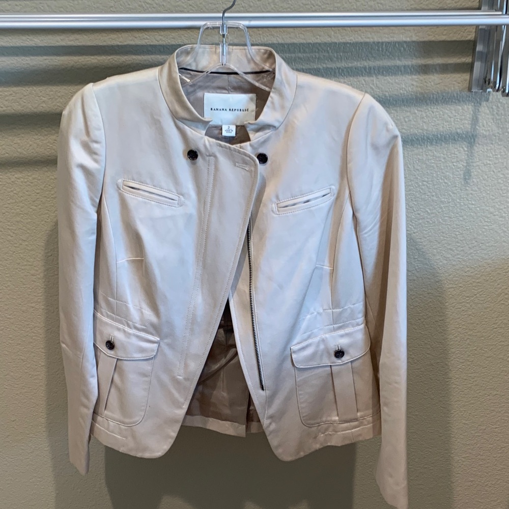 Banana Republic Women's Light Tan Blazer. NWOT